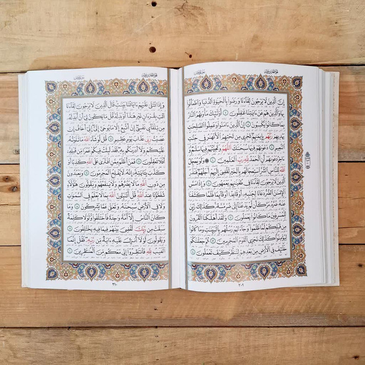 ست قرآن وزیری نفیس سفید جعبه لپتاپی به همراه تسبیح و صلوات شمار