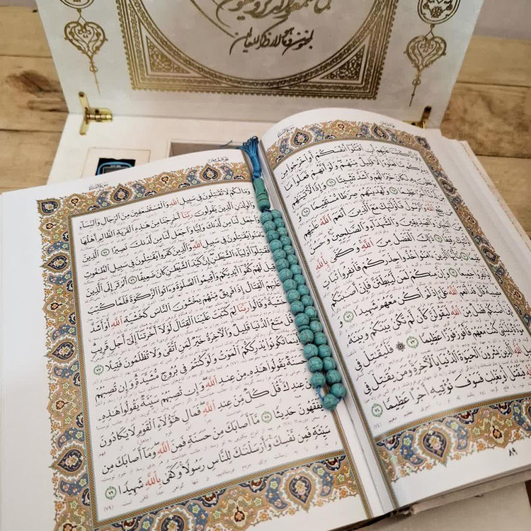 ست قرآن وزیری نفیس سفید جعبه لپتاپی به همراه تسبیح و صلوات شمار