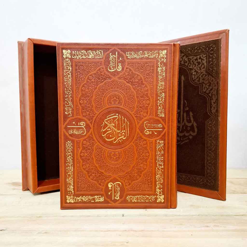 قرآن نفیس وزیری قابدار کاغذ عطری با ترجمه