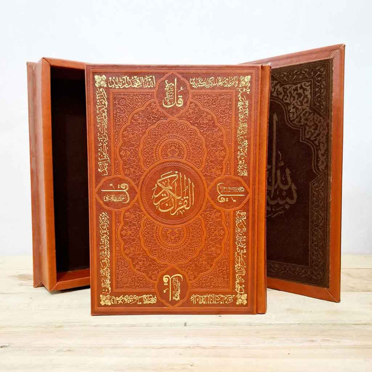 قرآن نفیس وزیری قابدار کاغذ عطری با ترجمه