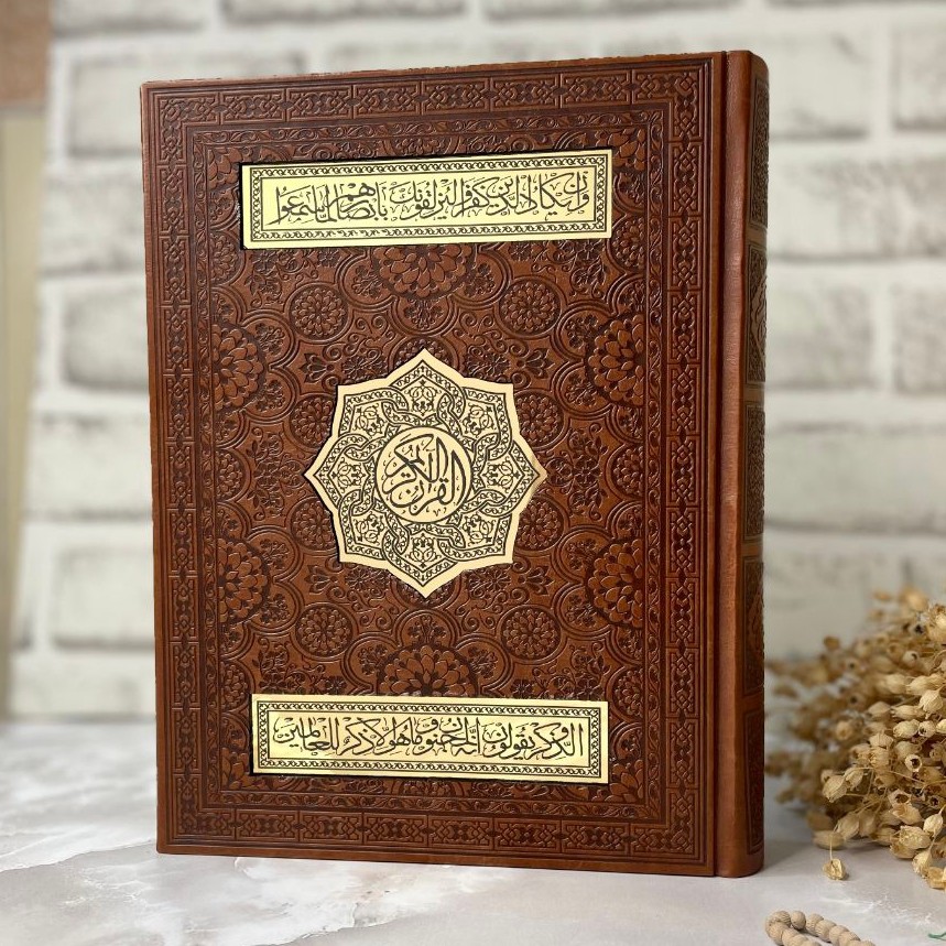 قرآن کریم نفیس عطری قاب صندوقی وزیری