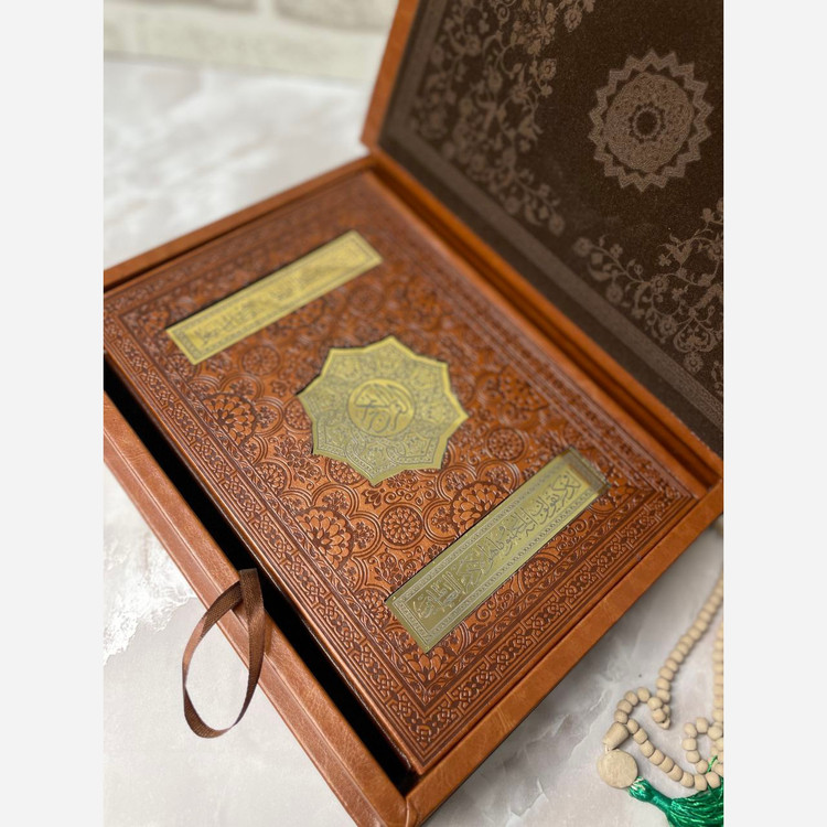 قرآن کریم نفیس عطری قاب صندوقی وزیری