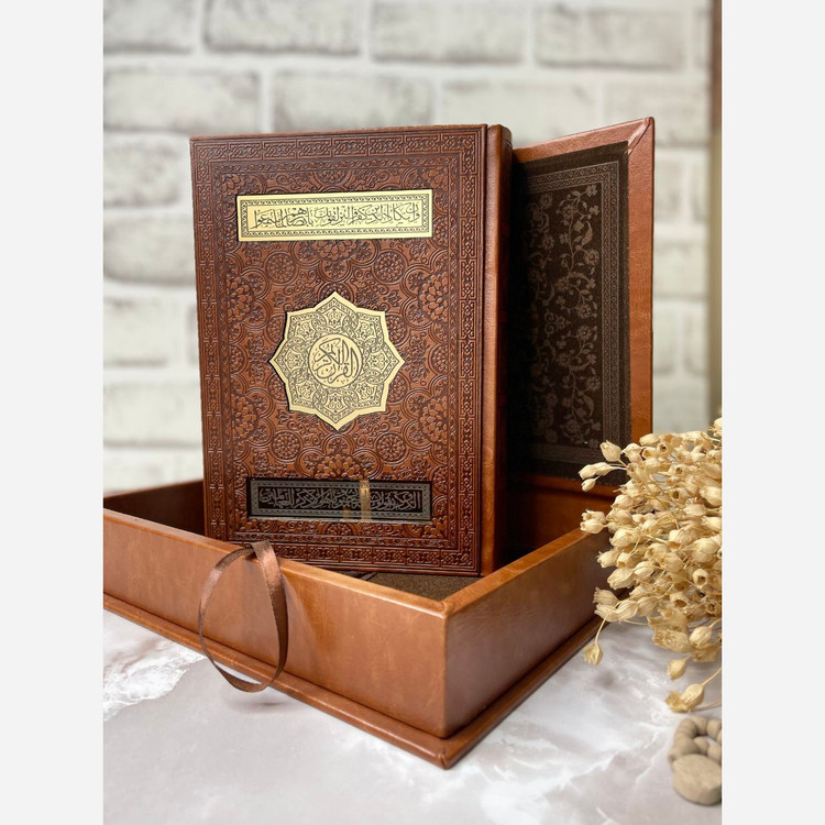 قرآن کریم نفیس عطری قاب صندوقی وزیری